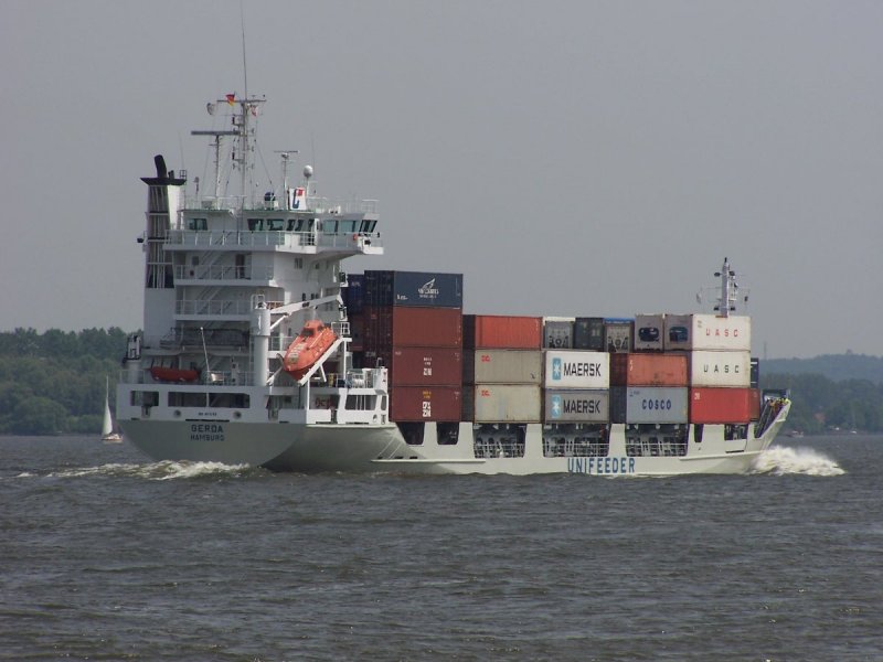  GERDA  auf der Elbe bei Lhe 19.05.2008 Lnge 100,60 Breite(m): 18,20  Tiefgang(m): 6,56 
 
 
