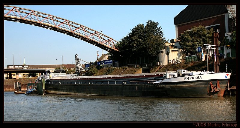 GMS  Empresa  im Stevendock der Heinrich Harbisch Schiffswerft am Auenhafen Duisburg. ENI 2319741, Baujahr 1963 (Burcht/Belgien), Lnge 86 m, Breite 9,55 m, Tiefgang 2,82 m, Tonnage 1529 t. Ex-Namen: Hector, Rheinperle, Franken, Marina, Irene. Frhere ENIs: 4200700, 4603370