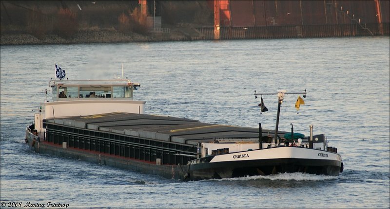 Gütermotorschiff Christa Europa-Nummer 02324080 auf dem Rhein bei Krefeld-Uerdingen.