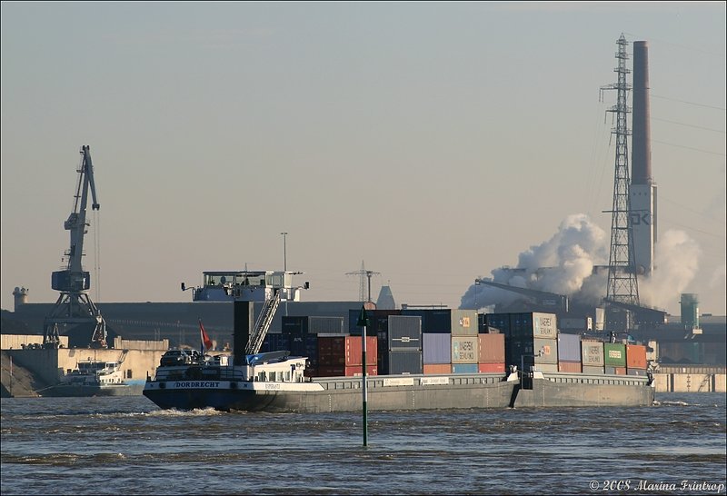 Gtermotorschiff Esperanto (Dordrecht/N) Europa-Nr. 2324539 auf dem Rhein bei Duisburg.