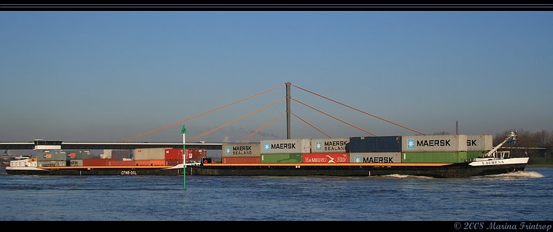 Gtermotorschiff Laurent (Rotterdam/N) Europa-Nummer 2318090 mit dem Leichter Laurens... fotografiert auf dem Rhein bei Duisburg-Homberg.