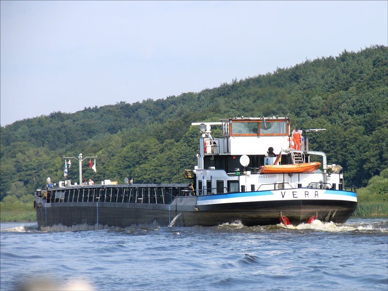 Gütermotorschiff  VERA  04029000 auf der Elbe zwischen Geesthacht und Lauenburg; 07.08.2008