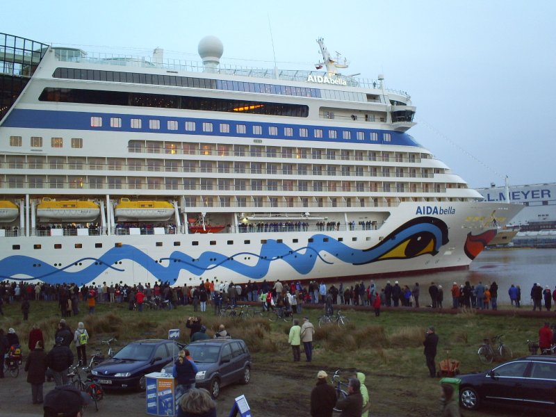 Habe da noch ein paar Bilder von der Ausschiffung der AIDAbella in Papenburg 27.03.2008