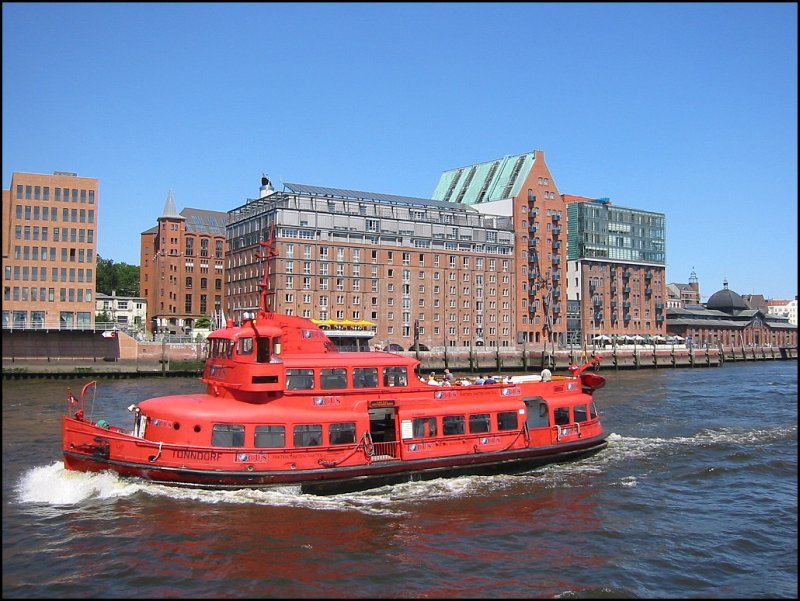 Hafenfhre  Tonndorf , aufgenommen whrend einer Hafenrundfahrt im Juli 2005.