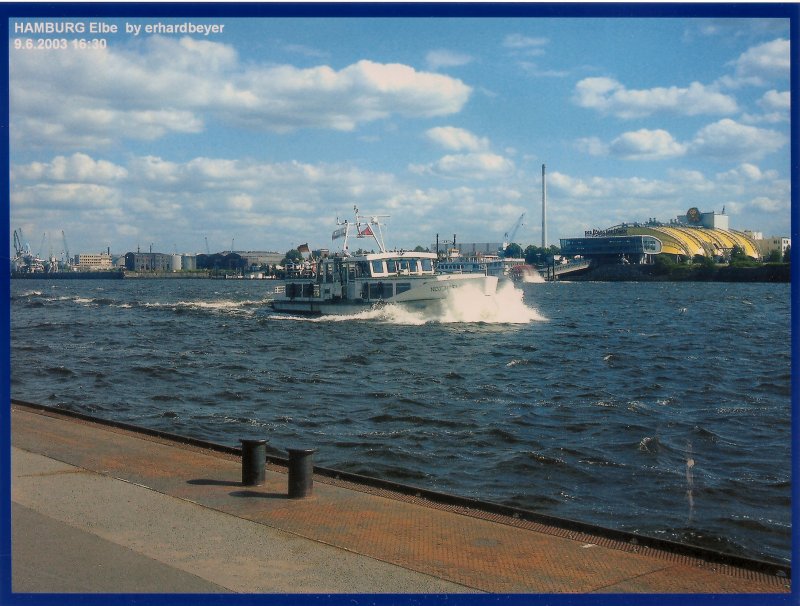 Hafenrundfahrt im Hamburger Hafen - aufgenommen am 9. 6. 2003  an den Landungsbrcken St. Pauli