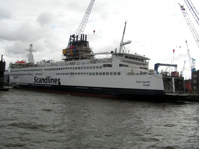 HAMBURG, 26.09.2004, Fährschiff Prins Joachim aus Dänemark im Hamburger Hafen