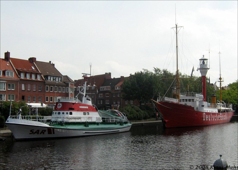 Im Ratsdelft in Emden der Museumskreuzer GEORG BREUSING und das Feuerschiff AMRUMBANK (DEUTSCHE BUCHT). 06.08.2008