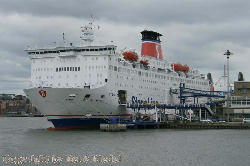 In Gteborg am Deutschlandkai, liegt die  Stena-Germanica . Aufnahme von der Anlegestelle des Wassertaxi aus, am 5.8.2008