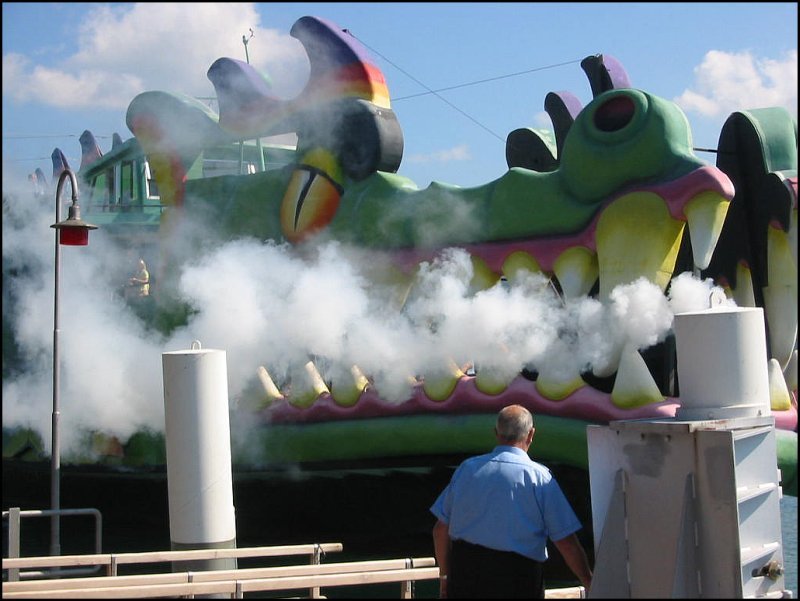 Kam der Drache vom Thuner See einer Anlegestelle wie dieser hier in Spiez nahe, kam regelmig Rauch aus seinem riesigen Maul.