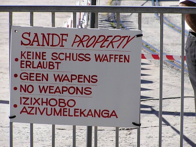 Kann in vier Sprachen gelesen werden, Im Hafen zu Kapstadt bei Besuch, Mrz 2006 die BERLIN