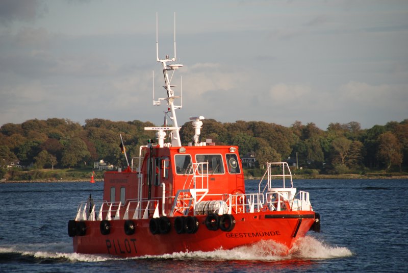 KIEL, 12.09.2009, Lotsenboot Geestemünde in der Kieler Förde