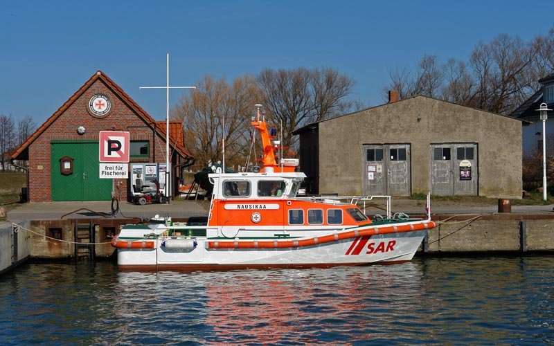 kleines Rettungsschiff im Hafen von Vitte auf Hiddensee, Mrz 2008