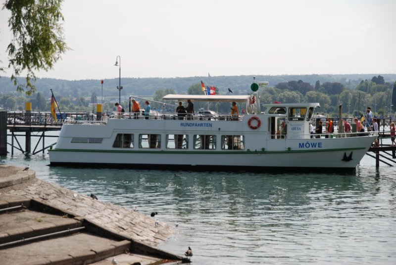 KONSTANZ (Landkreis Konstanz), 03.09.2008, Fahrgastschiff Möwe läuft in den Konstanzer Hafen ein