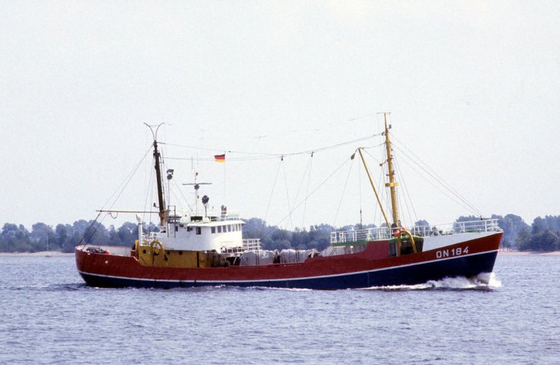 Kstenmotorschiff  ON-184  auf der Elbe - Mitte der 60iger Jahre.