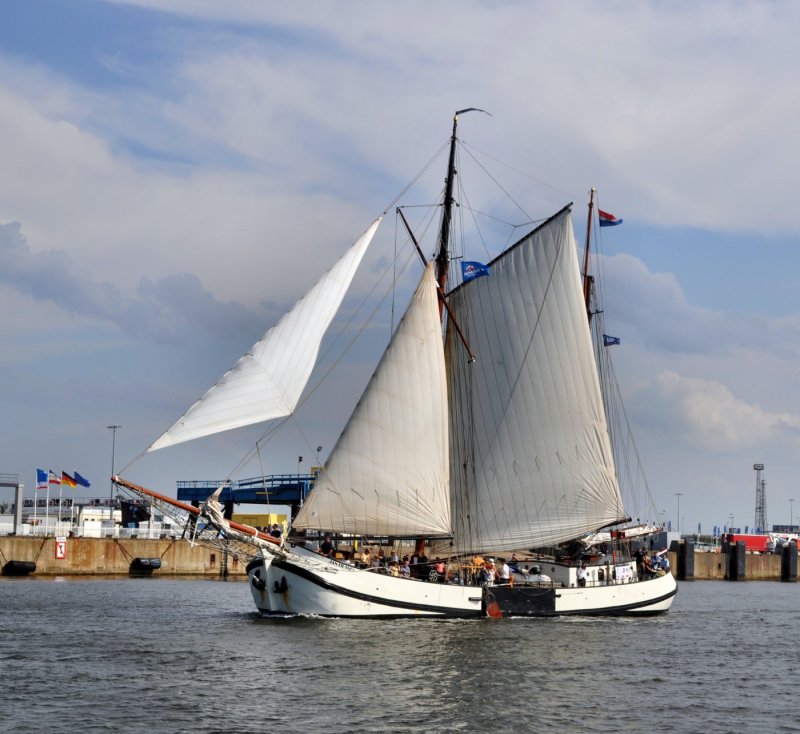 Kufftjalk  Jan Huygen  Lg.28m - Br. 5,62m - Tg. 1,80m - Segelflche 
300 m2 - Flagge NL. Am 07.08.09 in Rostock-Warnemnde auf der Hanse-Sail gesehen.