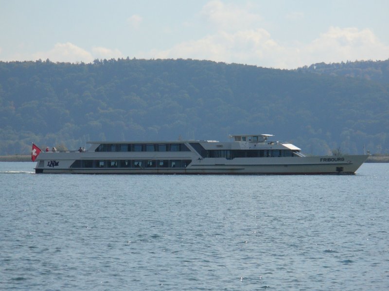 Kursschiff MS FRIBOURG der Navig = Navigation Lacs de Neuchatel et Morat SA unterwegs auf dem Bielersee am 19.09.2007