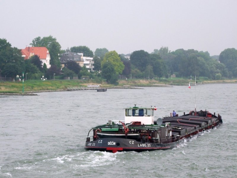 LABE23 aus der Tschechischen Elbe-Stadt Děčn fhrt bei Knigswinter den Rhein Fluabwrts; 080827