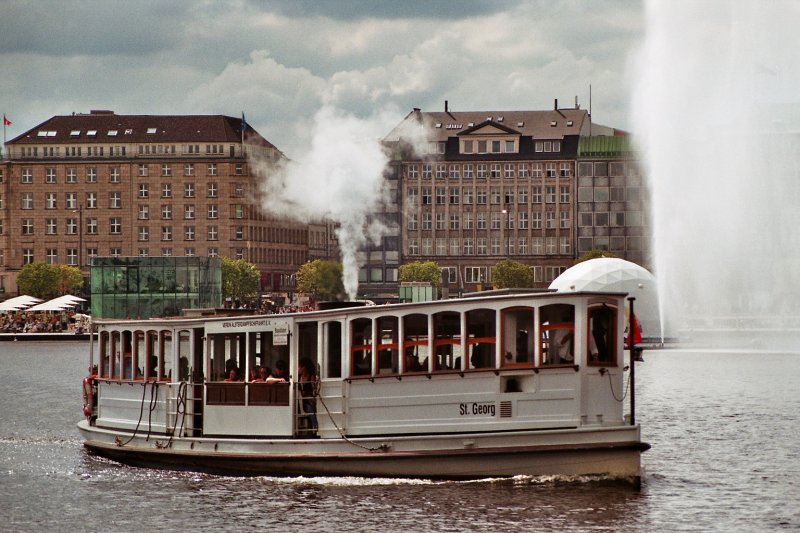 Laut Schiffsregister ist das lteste noch fahrtchtige Dampfschiff Deutschlands ein im Jahre 1876 auf der Reiherstiegwerft in Hamburg-Wilhelmsburg gebauter Alsterdampfer, der nach diversen Umbenennungen seit 1994 unter dem Namen  St.Georg  wieder auf der Alster seinen Dienst tut.
