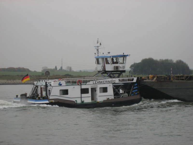 LEHNKERING 12 am 24.10.2007 auf dem Rhein.