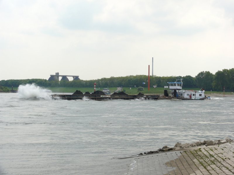  LEHNKERING 12  Rheinabwrts bei Duisburg am 26.4.2009