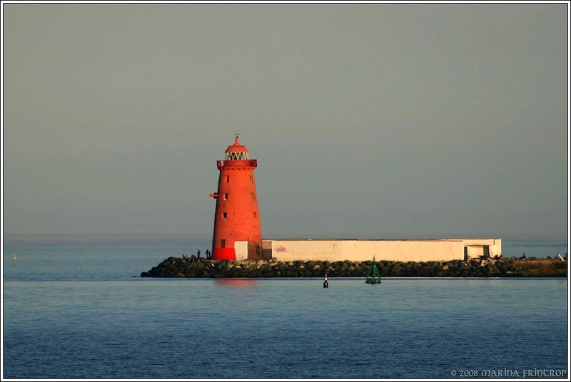 Leuchtturm an der Hafeneinfahrt von Dublin, Irland