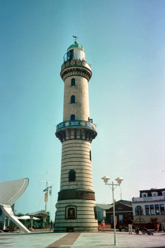 Leuchtturm Warnemnde von der Promenade aus, 2004