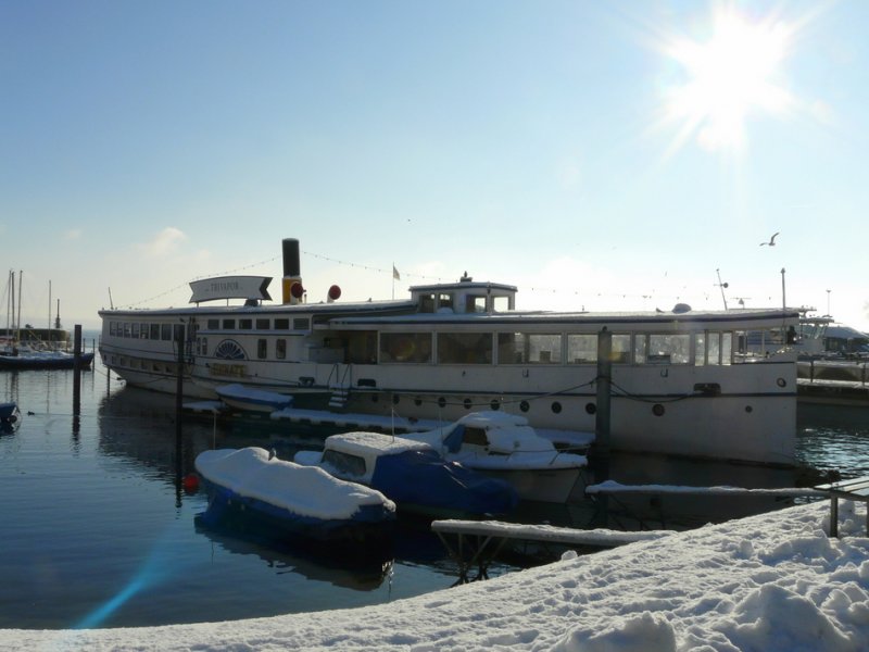 LMN - Winterimpressionen - Ehemaliges Dampfschiff NEUCHATEL im Hafen von Neuchatel am 01.01.2009