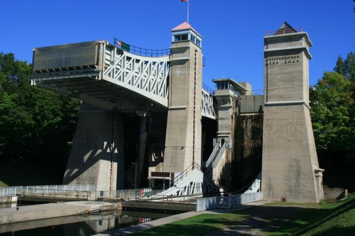 Lock #21, Petersborough Lift Lock. Das hydraulische Schiffheberwerk wurde nach 8-jhriger Bauzeit am 9. Juli 1904 eingeweiht. Mit 19,8m Hubhhe es es das grte hydraulische Schiffheberwerk der Erde. Km 145,0 ; 30.08.2008