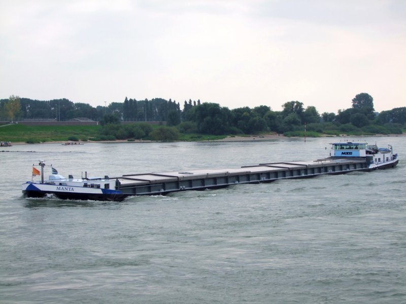 MANTA ist schwer beladen am Rhein unterwegs; 080826