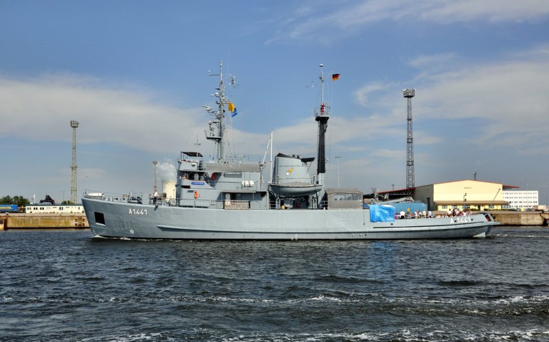 Marine-Schlepper  Langeoog  A1441  Lg.51,70m - Br.12,20m - 13,5 Kn - Bj.1968 auf der Hanse Sail 2009 gesehen.