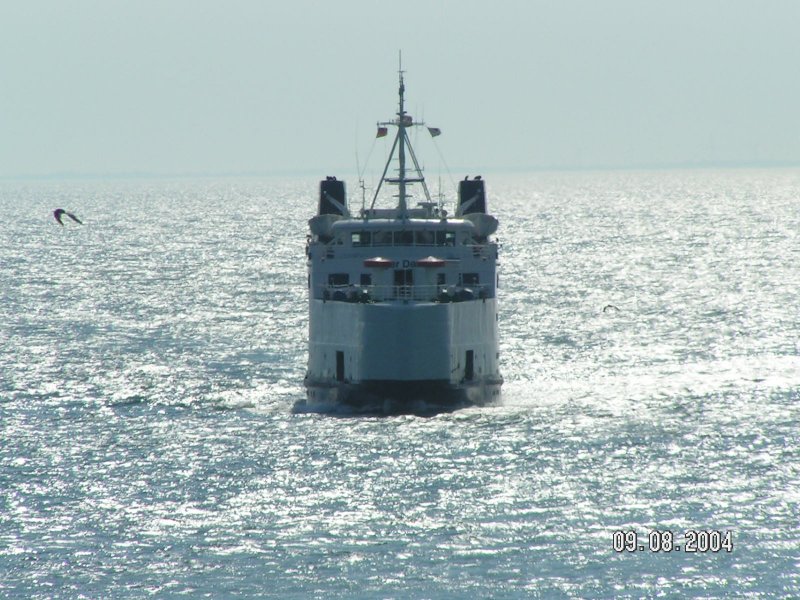 MF Holger Danske kurz vor Rdby Havn (aufgenommen von einer davor in Rdby Havn einlaufenden Scandlines-Fhre) am 9.8.2004