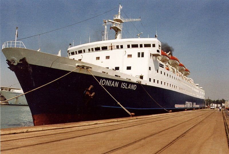 M/F  Ionian Island  im Mai 1998 im Hafen von Venedig, kurz vor dem Auslaufen nach Korfu und Patras / Griechenland. Diese Verbindung war wichtig whrend des Balkankrieges, weil ber Jugoslavien nichts mehr lief.