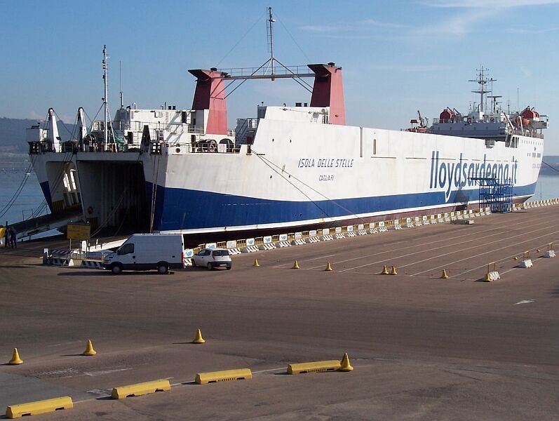 M/F  Lloydssardena  Isola Delle Stelle  im Oktober 2005 im Hafen Olbia / Sardinien.