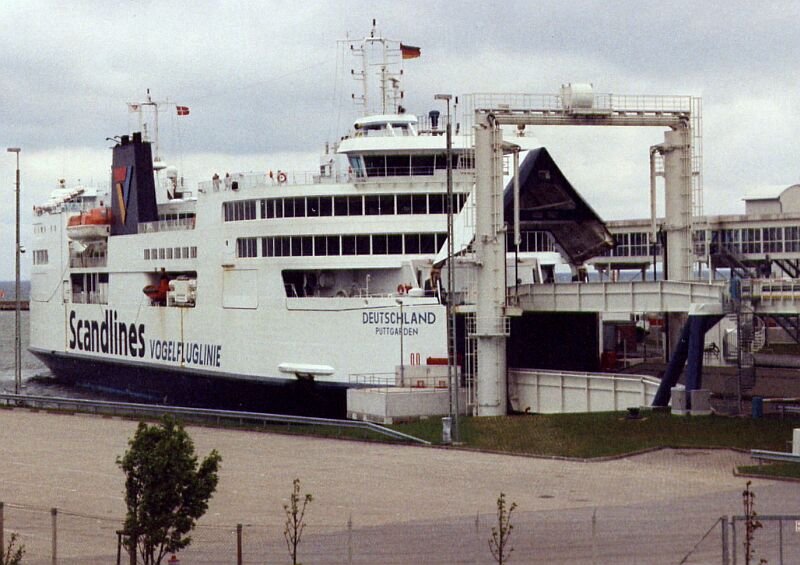 M/F Scandlines  Deutschland  im Mai 1999 am Fhranleger Puttgarden.