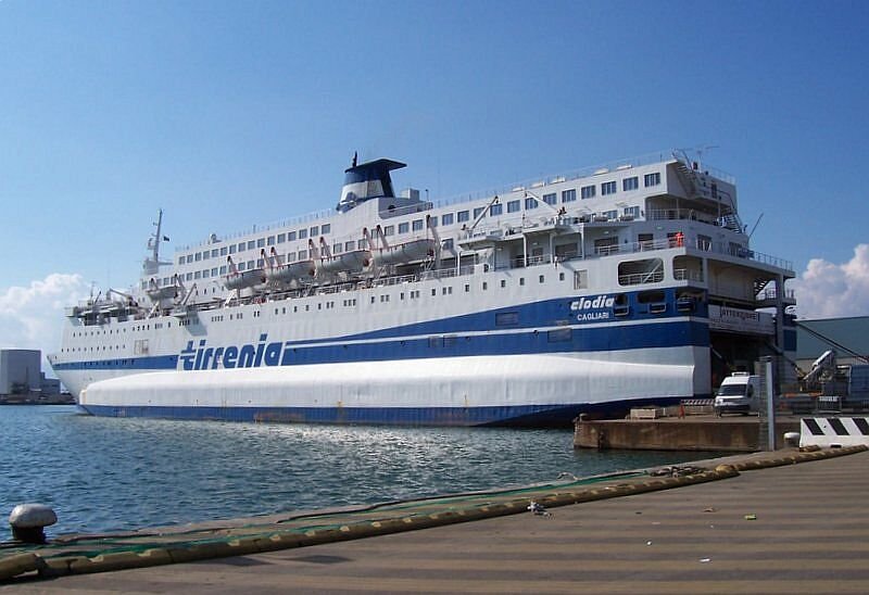 M/F  Tirrenia Clodia  im Oktober 2005 im Hafen Cagliari / Sardinien.