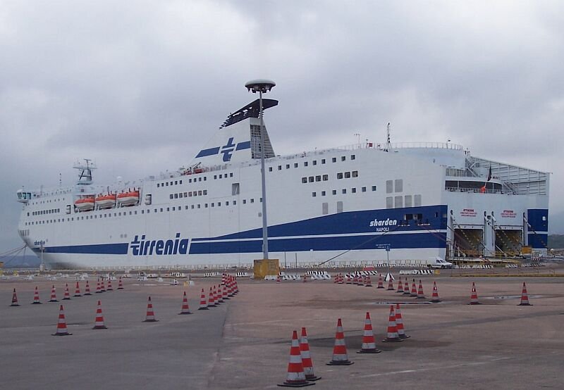 M/F  Tirrenia Sharden  im Oktober 2005 im Hafen Olbia / Sardinien.