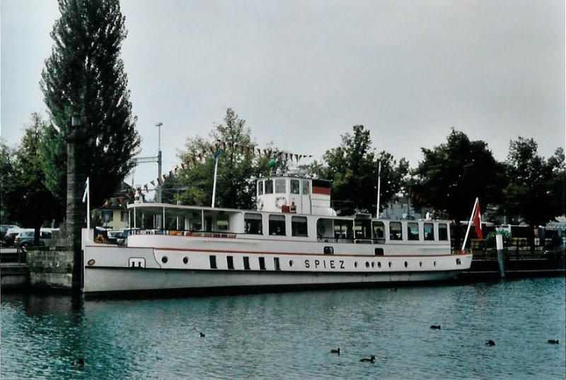 Mit Jahrgang 1901 ist das  Spiezerli  das lteste Schiff auf dem Thunersee; es ist sogar noch 5 Jahre lter als das legendre Dampfschiff  Blmlisalp . Am 21. September 2008 an der Schiffstation in Thun.