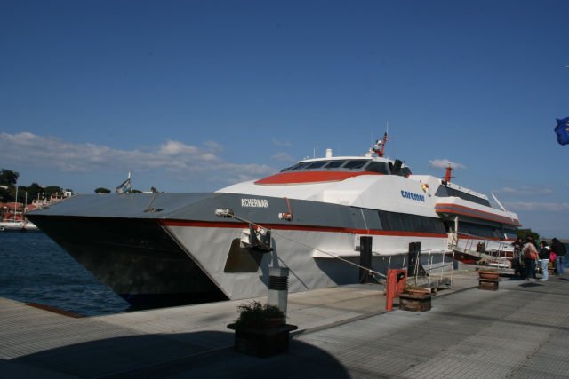 M/S  Achernar  am Caremar-Kai in Ischia Porto; 09.02.2008