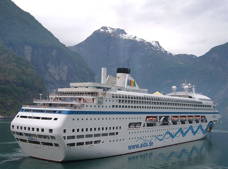 MS  Aida blu  (frher  Arosa blu ) am 20.06.2006 im Geiranger Fjord.