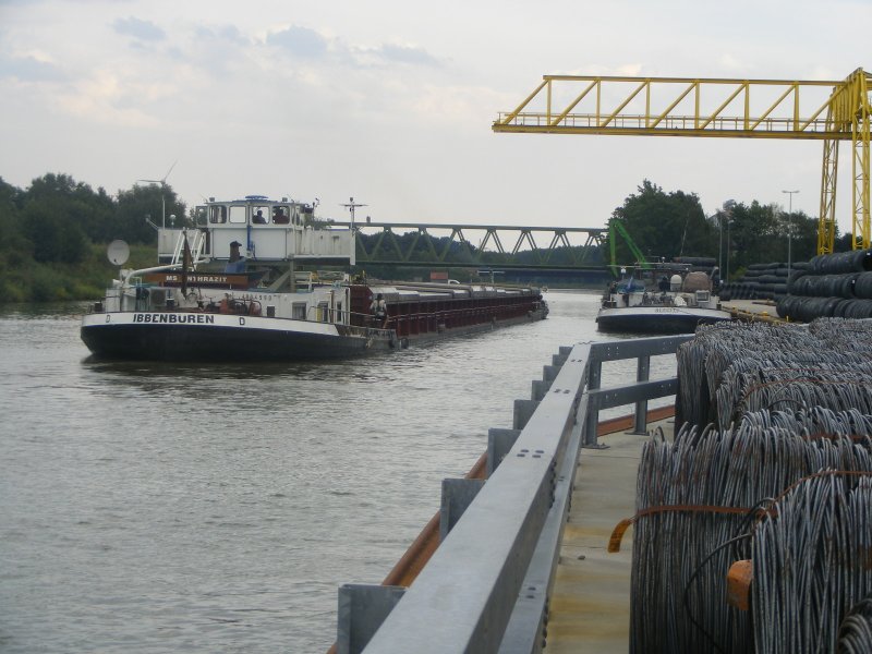 MS Antrazit & Diantia auf dem Mittellandkanal beim Anliegen.
am 17.08.2008 in hhe der Stadt Lbbecke