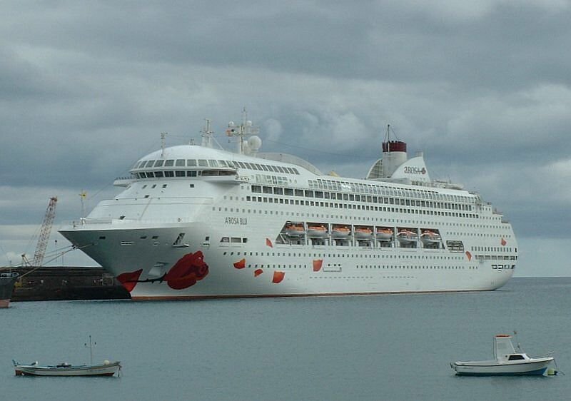 MS  Arosa blu  am 13.11.2002 im Hafen Las Palmas / Gran Canaria.