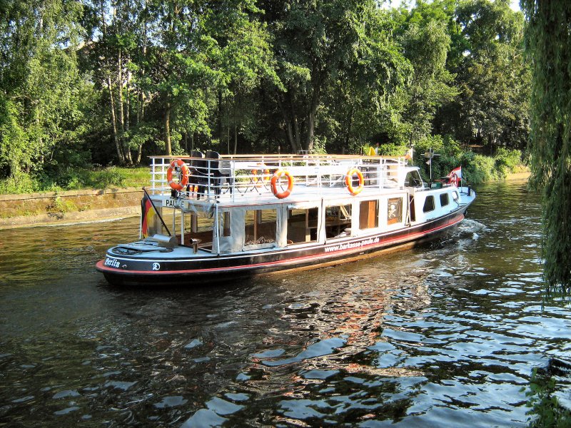 MS Barkasse Paule unterwegs auf dem Landwehrkanal, Juni 2007