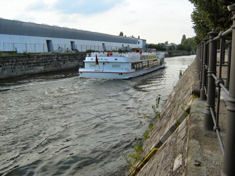 MS Bellevue auf dem Berlin-Spandauer Schifffahrtskanal, am 2. 9. 2008