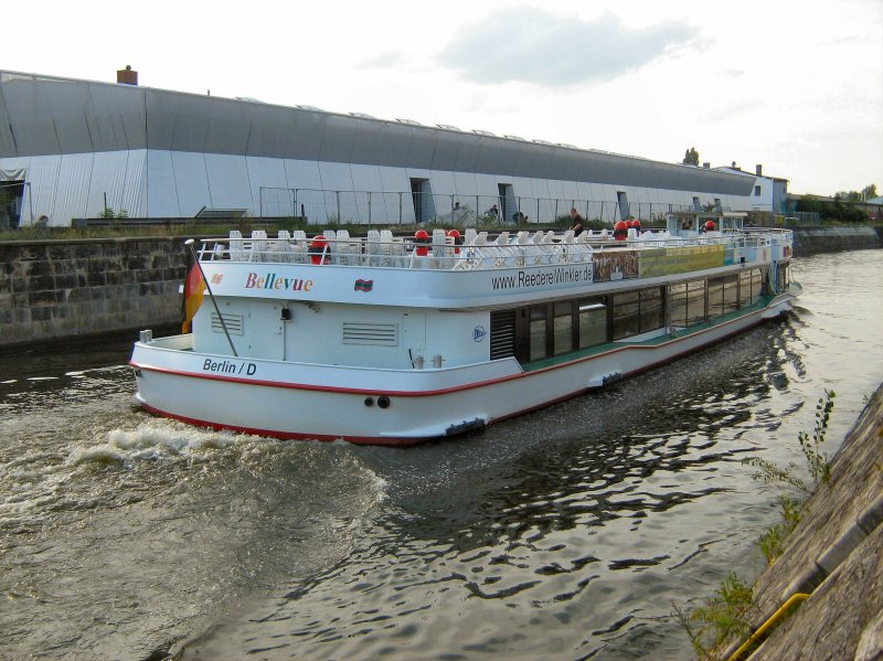 MS Bellevue auf dem Berlin-Spandauer-Schifffahrtskanal, 2. September 2008