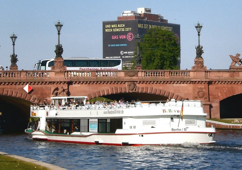 MS Bellevue auf der Spree nahe Hauptbahnhof, Sommer 2007