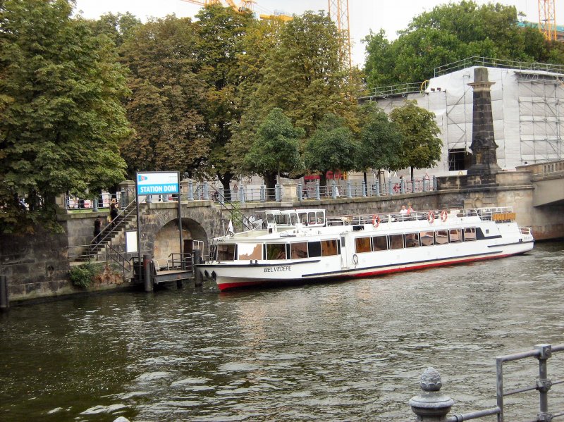 MS Belvedere an der Station DOM. Berlin 1.9.2008