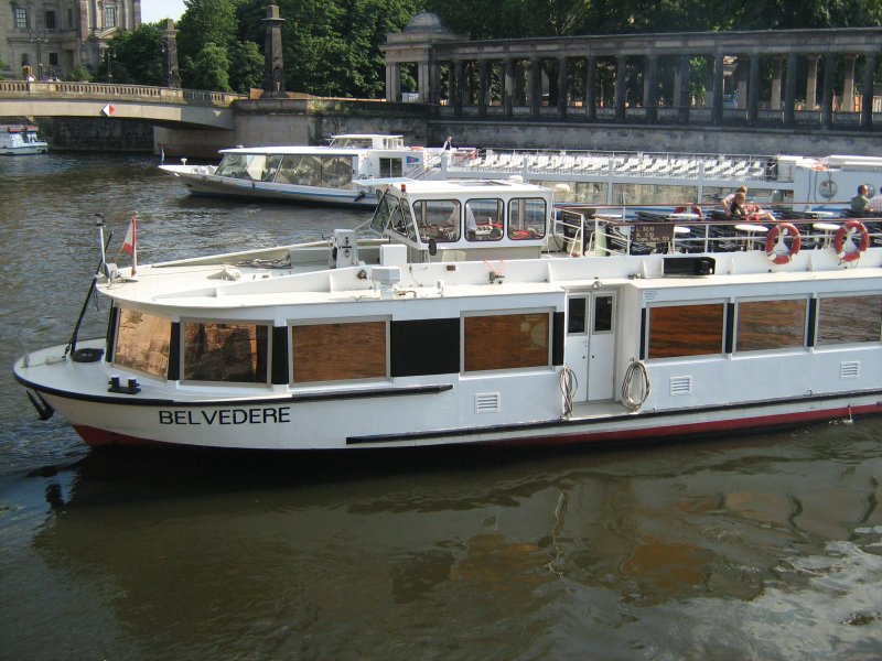 MS Belvedere wendet auf der Spree in Berlin-Mitte, 11. 6. 2007