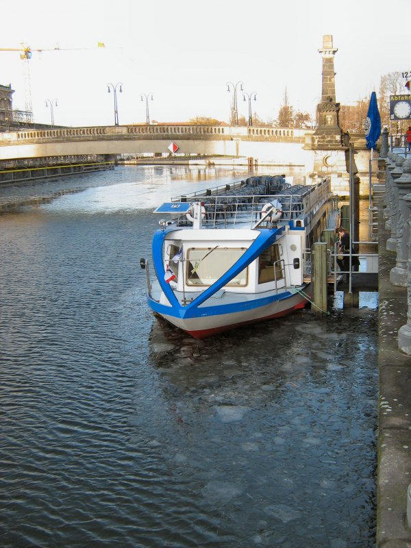 MS Blue-Star wartet auf neue Fahrgste ! Berlin -10. 1. 2008