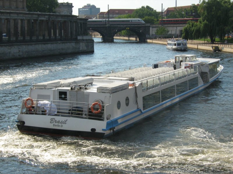 MS Brasil auf der Spree in Berlin, Juni 2007