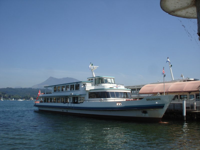 MS Brunnen am Quai in Luzern am 5.08.2007